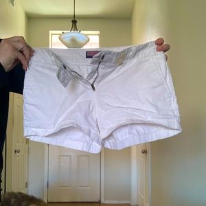 White vineyard Vines shorts